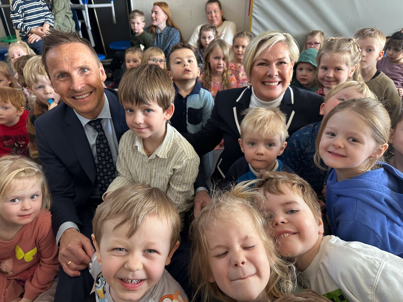 Forsetahjonin-asamt-bornum-i-Hornafirdi