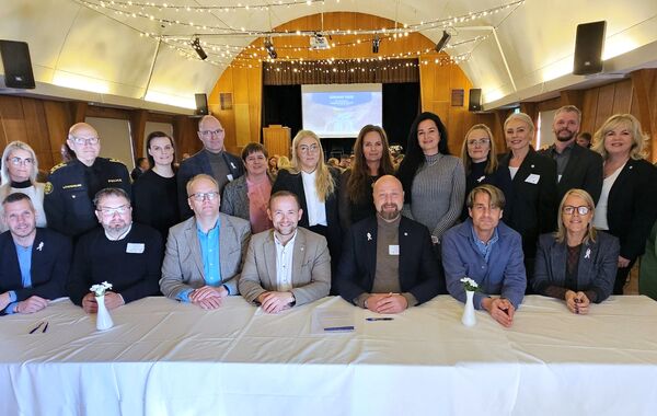 Fra-undirskrift_Fulltruar-allrai